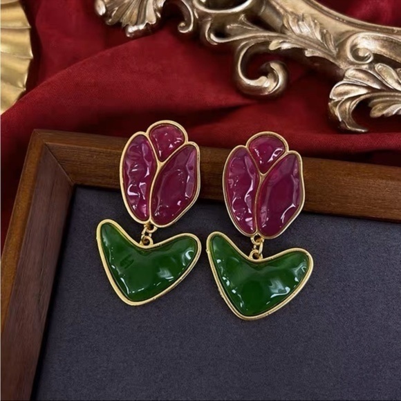 - - 18K GP Vintage Tulip 🌷 Dangle Earrings - Picture 2 of 11